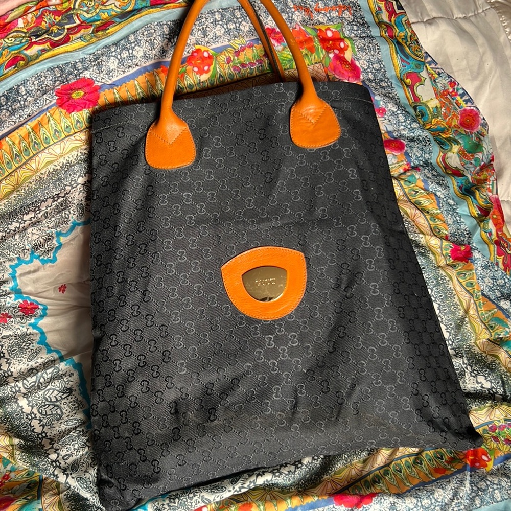 Gucci cloth shopper. Leather handles authentic